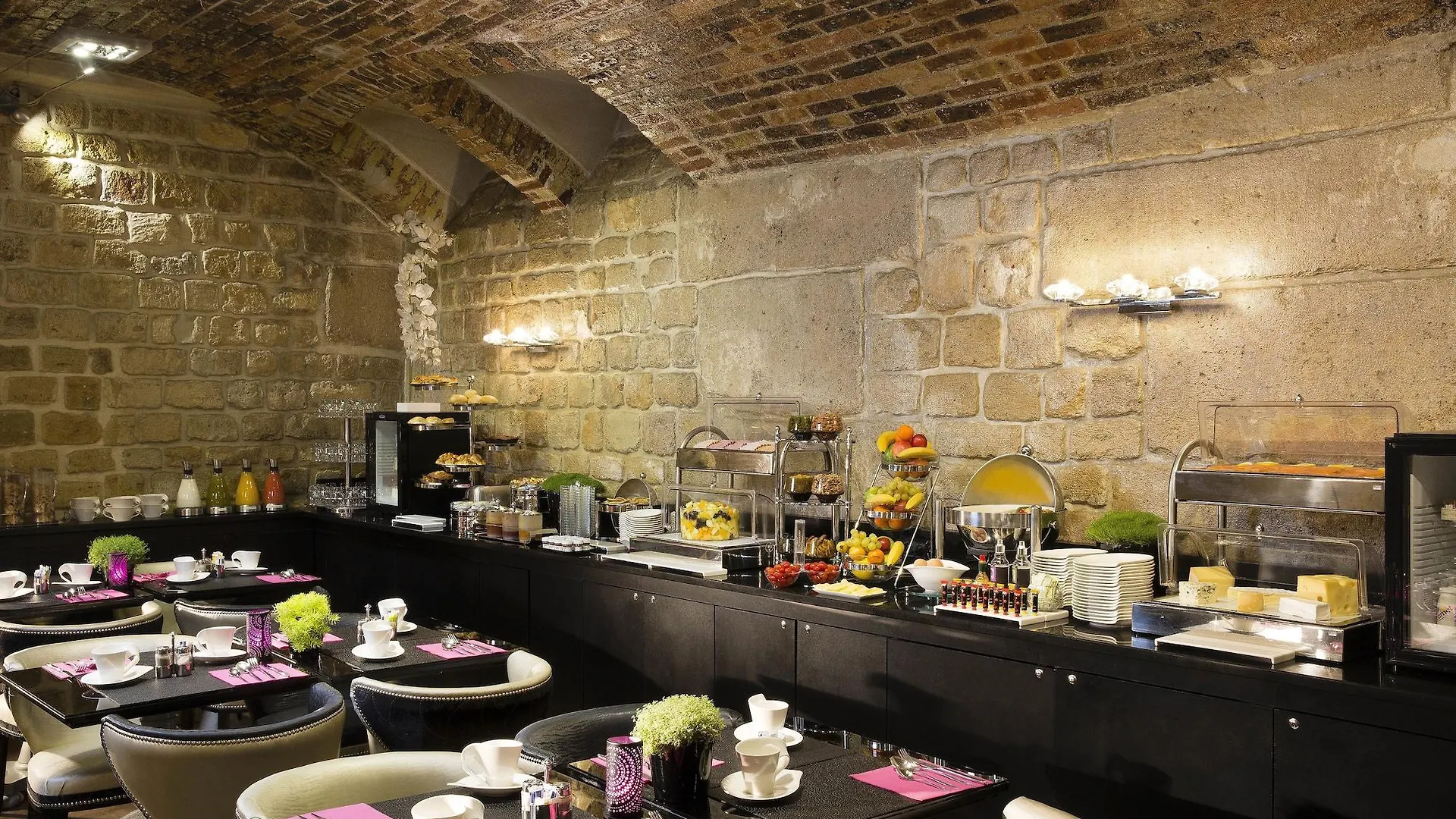 ****  Grand Hotel Saint Michel Paříž Francie