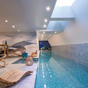 Parister Piscine & ***** פריז