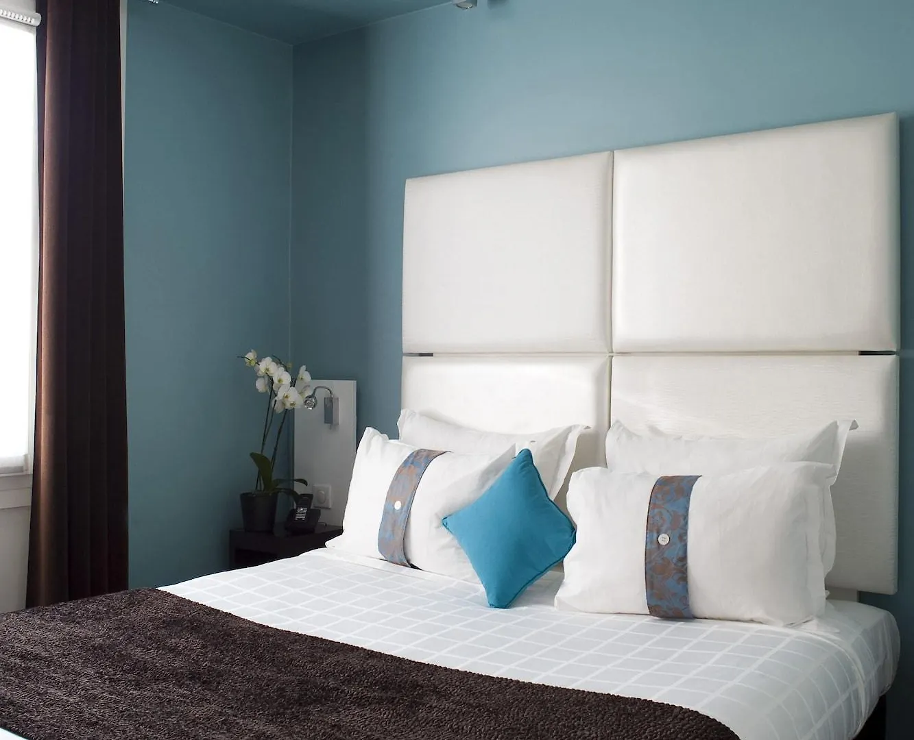 ****  פריז Grand Hotel Saint Michel צרפת