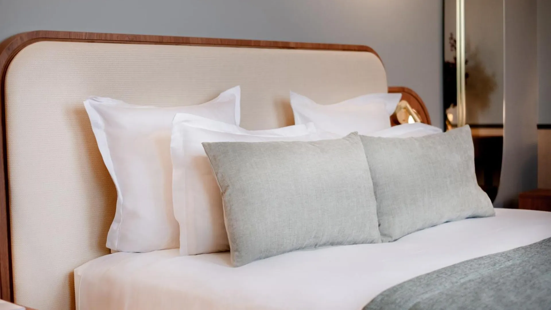 פריז Grand Hotel Saint Michel
