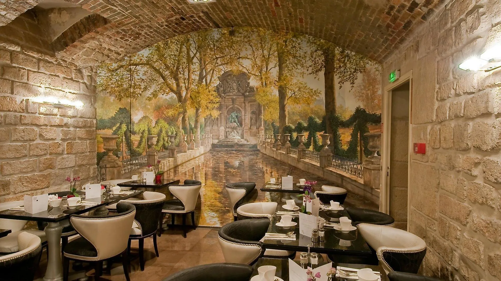 Grand Hotel Saint Michel Paris 4*,