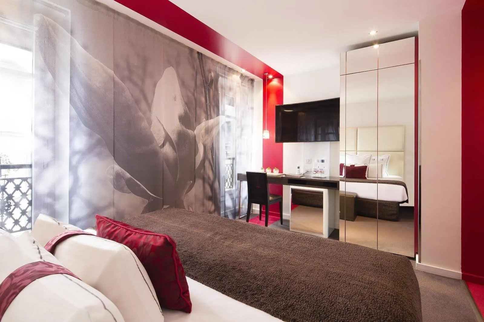 פריז Grand Hotel Saint Michel