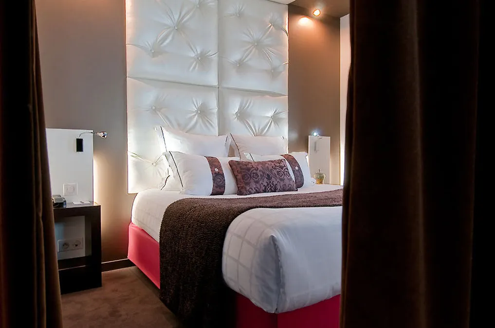 ****  Grand Hotel Saint Michel Paris França