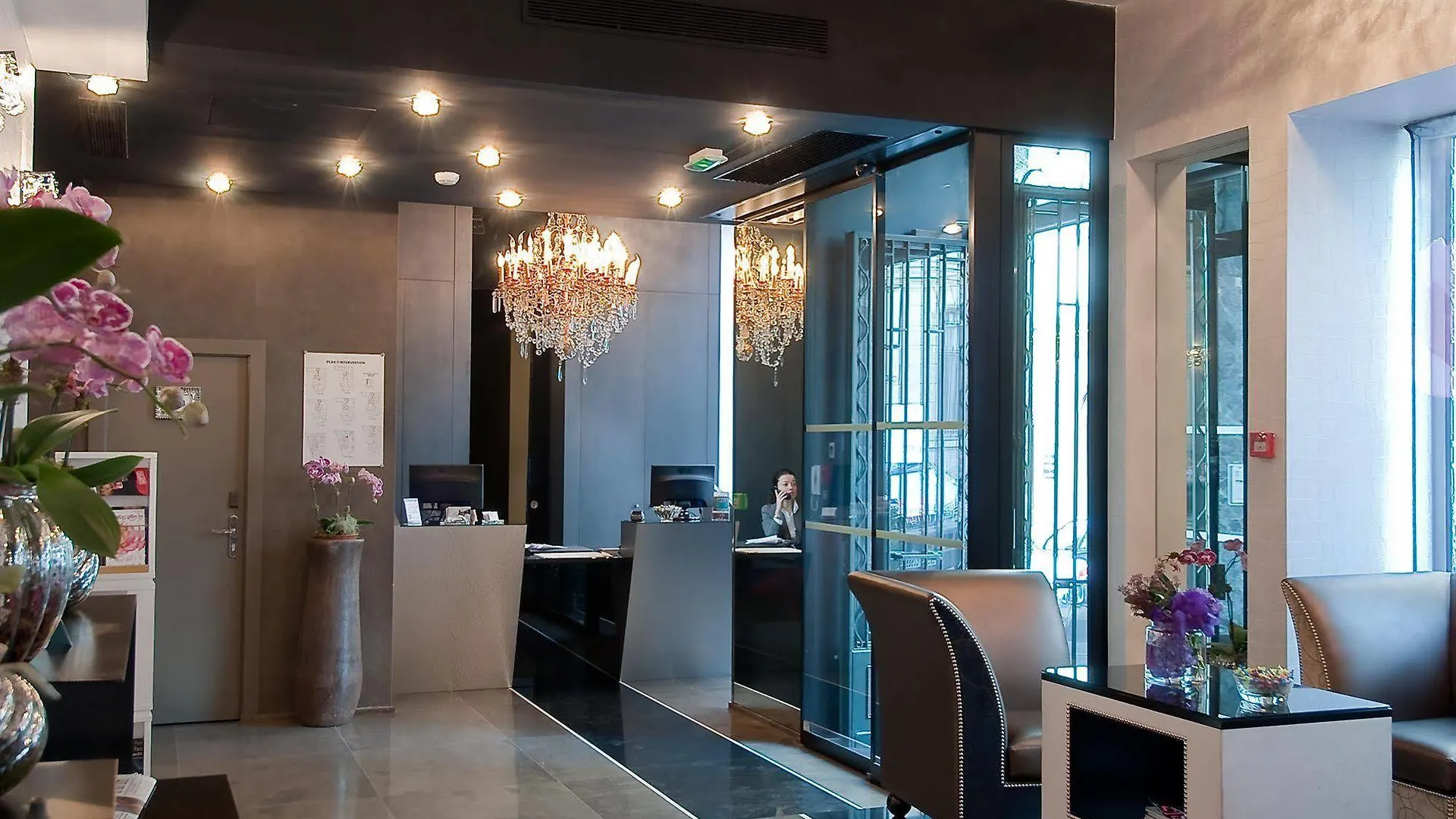 ****  Grand Hotel Saint Michel Paris France